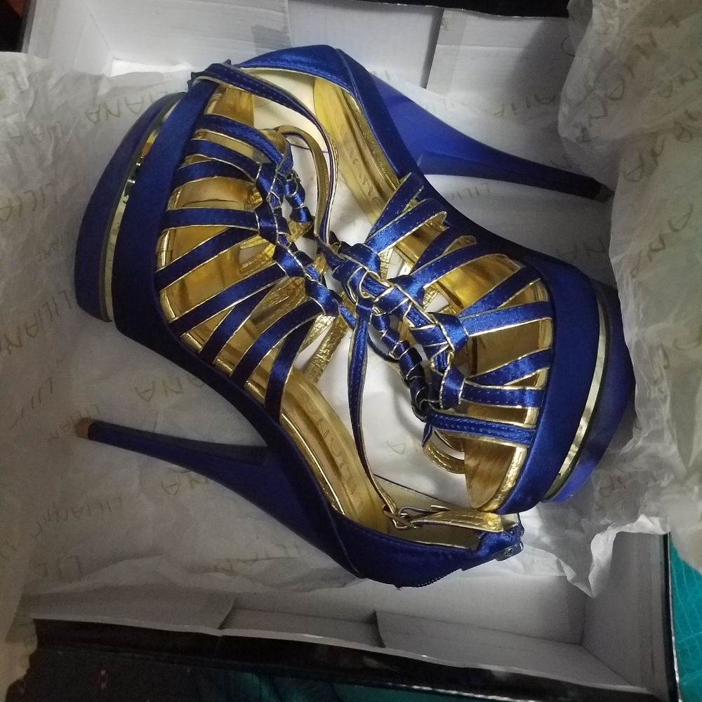Open toe Strap Heels - Picture 2 of 8
